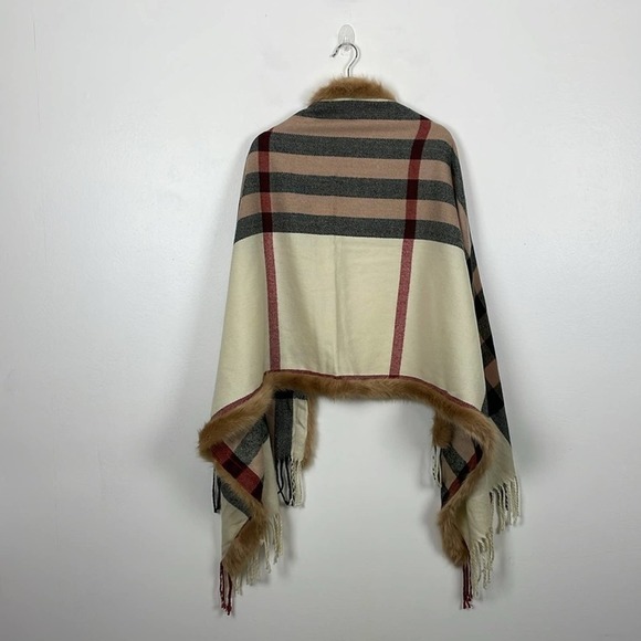 Poncho Wrap Womens O/S Faux Fur Oversized Fringe Trim soft Plaid Style Wrap Coat - Picture 4 of 7